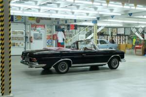 Image 16/50 of Mercedes-Benz 220 SE b (1963)