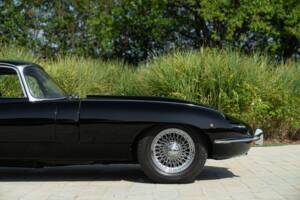 Image 23/50 de Jaguar E-Type (1968)