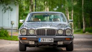 Image 8/42 of Daimler Double Six (1989)