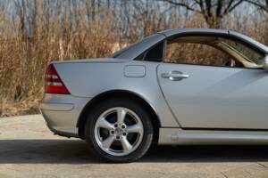 Image 22/50 de Mercedes-Benz SLK 320 (2001)