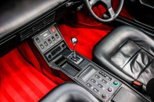 Image 32/42 of Ferrari Mondial T (1990)