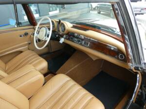 Image 11/21 of Mercedes-Benz 280 SE (1969)