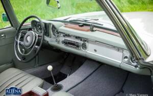 Image 33/49 of Mercedes-Benz 230 SL (1964)