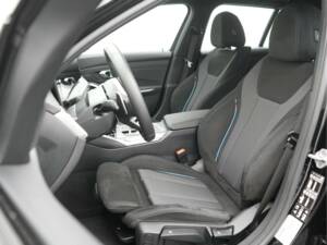 Image 12/50 of BMW 330i xDrive Touring (2025)