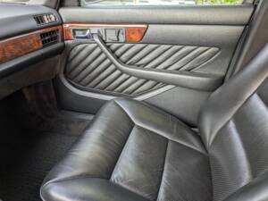 Image 10/29 of Mercedes-Benz 500 SEL (1990)