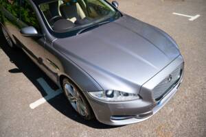Bild 43/50 von Jaguar XJ 5.0 (2012)