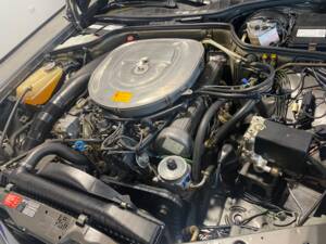 Bild 23/67 von Mercedes-Benz 380 SEC (1984)
