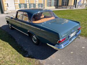 Imagen 10/65 de Mercedes-Benz 220 SE b (1961)