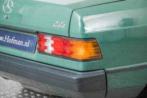 Obraz 28/50 pojazdu Mercedes-Benz 190 D 2.5 (1986)
