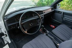 Afbeelding 20/44 van Mercedes-Benz 190 E (1987)