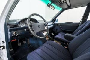 Imagen 9/50 de Mercedes-Benz 200 (1986)