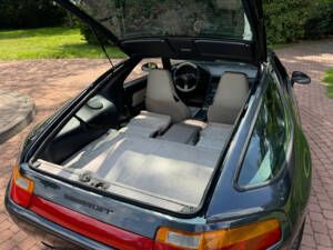 Immagine 51/77 di Porsche 928 GT (1990)