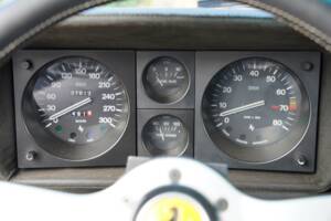 Image 13/50 de Ferrari 365 GT4 2+2 (1974)