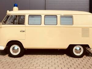 Image 6/8 of Volkswagen T1 panel van (1966)