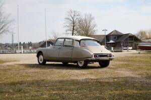 Image 5/28 of Citroën ID 19 (1966)
