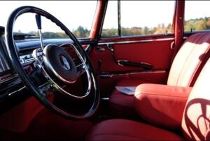 Image 8/20 of Mercedes-Benz 300 SE (1962)