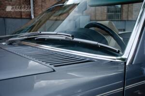 Image 18/23 of Mercedes-Benz 560 SL (1988)