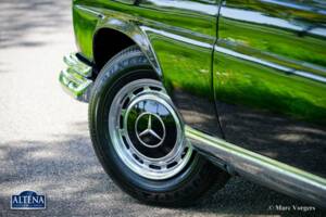 Image 46/52 of Mercedes-Benz 220 SE b (1963)