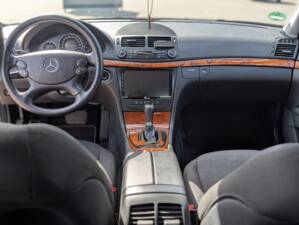 Bild 7/14 von Mercedes-Benz E 220 CDI (2006)