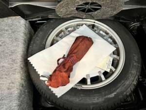 Image 39/48 of Mercedes-Benz 300 SL-24 (1992)