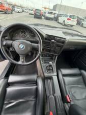 Bild 16/55 von BMW 320i (1991)