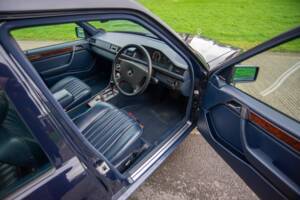 Bild 9/26 von Mercedes-Benz 300 TE (1992)