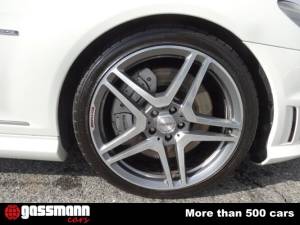 Imagen 9/15 de Mercedes-Benz CL 63 AMG (2007)