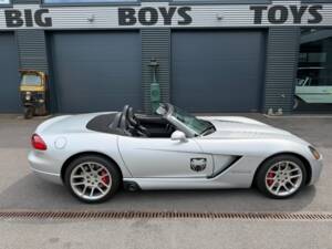 Imagen 10/27 de Dodge Viper SRT10 (2004)