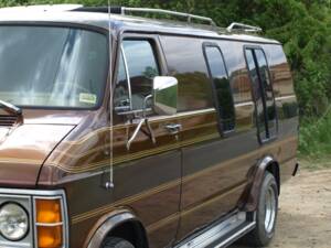 Immagine 44/143 di Dodge B 200 Sportsman (1978)
