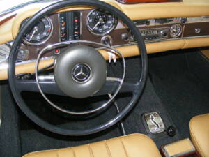 Image 5/36 de Mercedes-Benz 280 SL (1970)