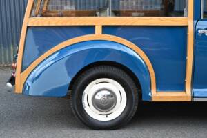 Image 22/50 of Morris Minor 1000 Traveller (1971)