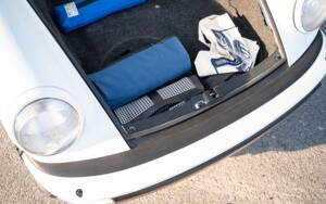 Image 33/36 of Porsche 911 Carrera 3.2 (1984)
