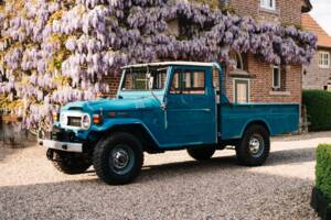 Image 2/27 of Toyota Land Cruiser FJ 45 (1976)