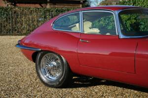 Image 32/50 de Jaguar E-Type (1968)