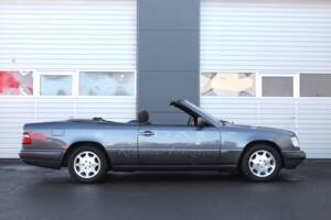 Bild 4/31 von Mercedes-Benz E 200 (1996)