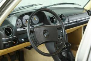 Image 13/49 of Mercedes-Benz 230 TE (1981)