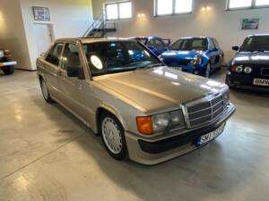 Bild 5/66 von Mercedes-Benz 190 E 2.3-16V (1986)