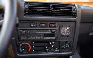 Immagine 27/33 di BMW 318i (1991)