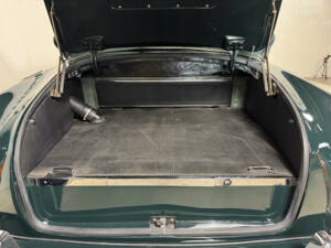 Image 32/37 of Aston Martin DB 2&#x2F;4 Mk III (1959)