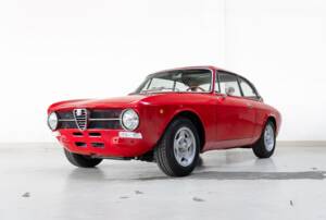 Bild 1/32 von Alfa Romeo Giulia 1600 GT Junior (1972)