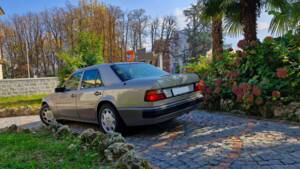 Immagine 7/20 di Mercedes-Benz 500 E (1991)