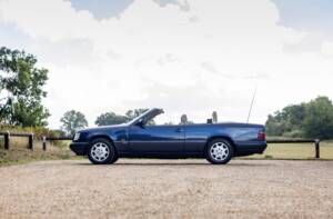Bild 2/46 von Mercedes-Benz E 320 (1994)