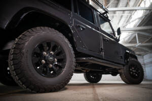 Image 18/35 of Land Rover Defender 110 (1992)
