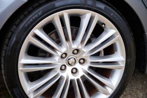 Bild 30/50 von Jaguar XJ 5.0 (2010)