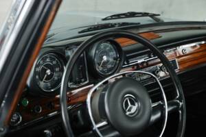 Image 23/48 of Mercedes-Benz 280 SE (1969)