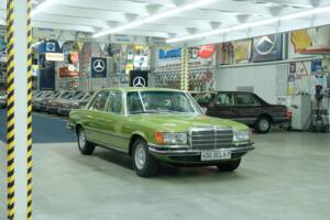 Image 18/50 de Mercedes-Benz 450 SEL 6,9 (1976)