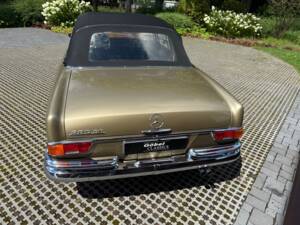 Image 9/39 de Mercedes-Benz 280 SE (1968)