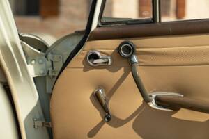 Bild 29/50 von Mercedes-Benz 200 (1966)