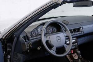 Image 13/46 of Mercedes-Benz SL 320 (1998)