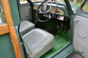 Image 18/50 of Morris Minor 1000 Traveller (1964)